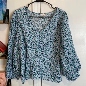 Like new floral top.